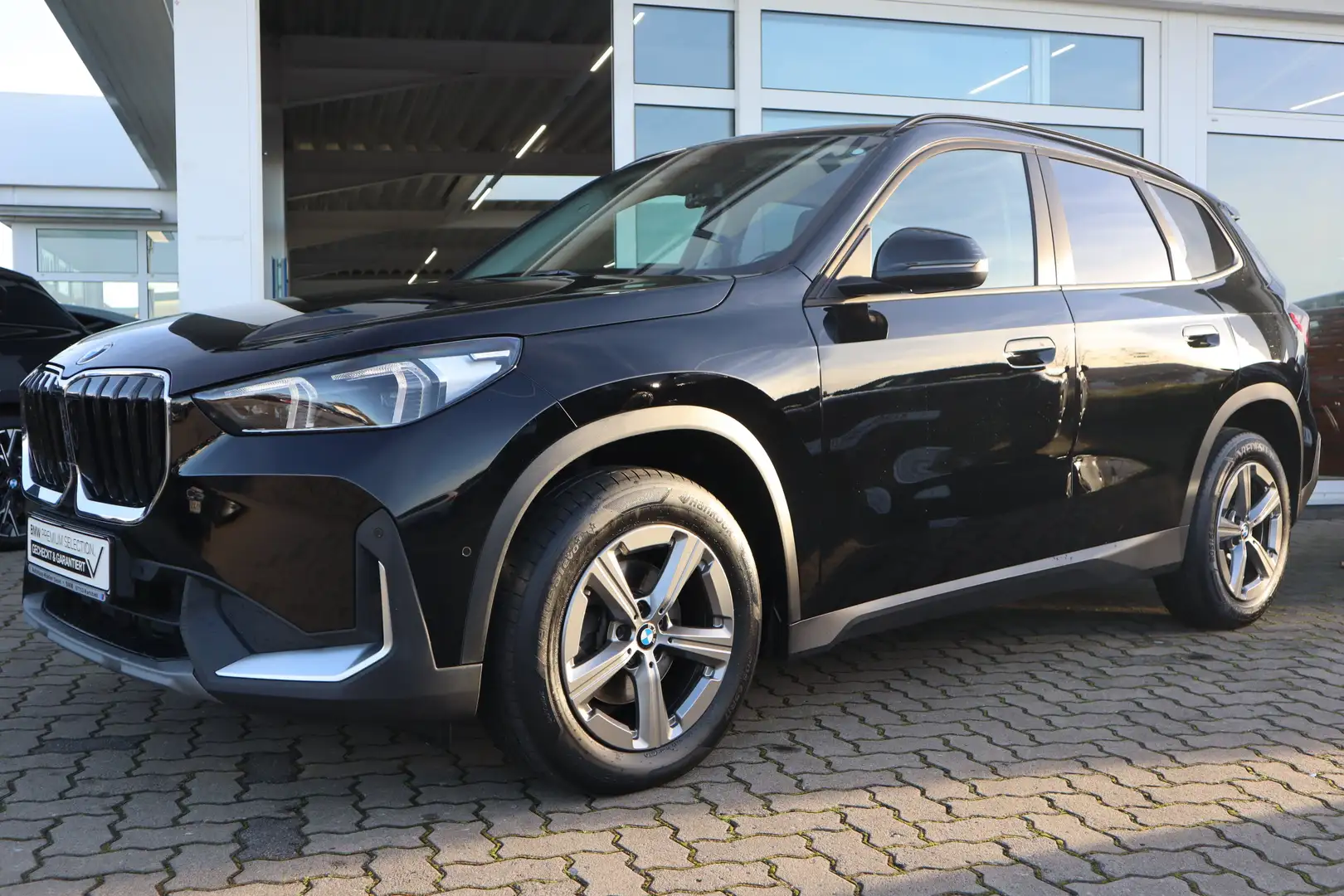 BMW X1 sDrive18d DAB/LED/Komfortzg/Shz/RFK/Fernlichtass Noir - 1