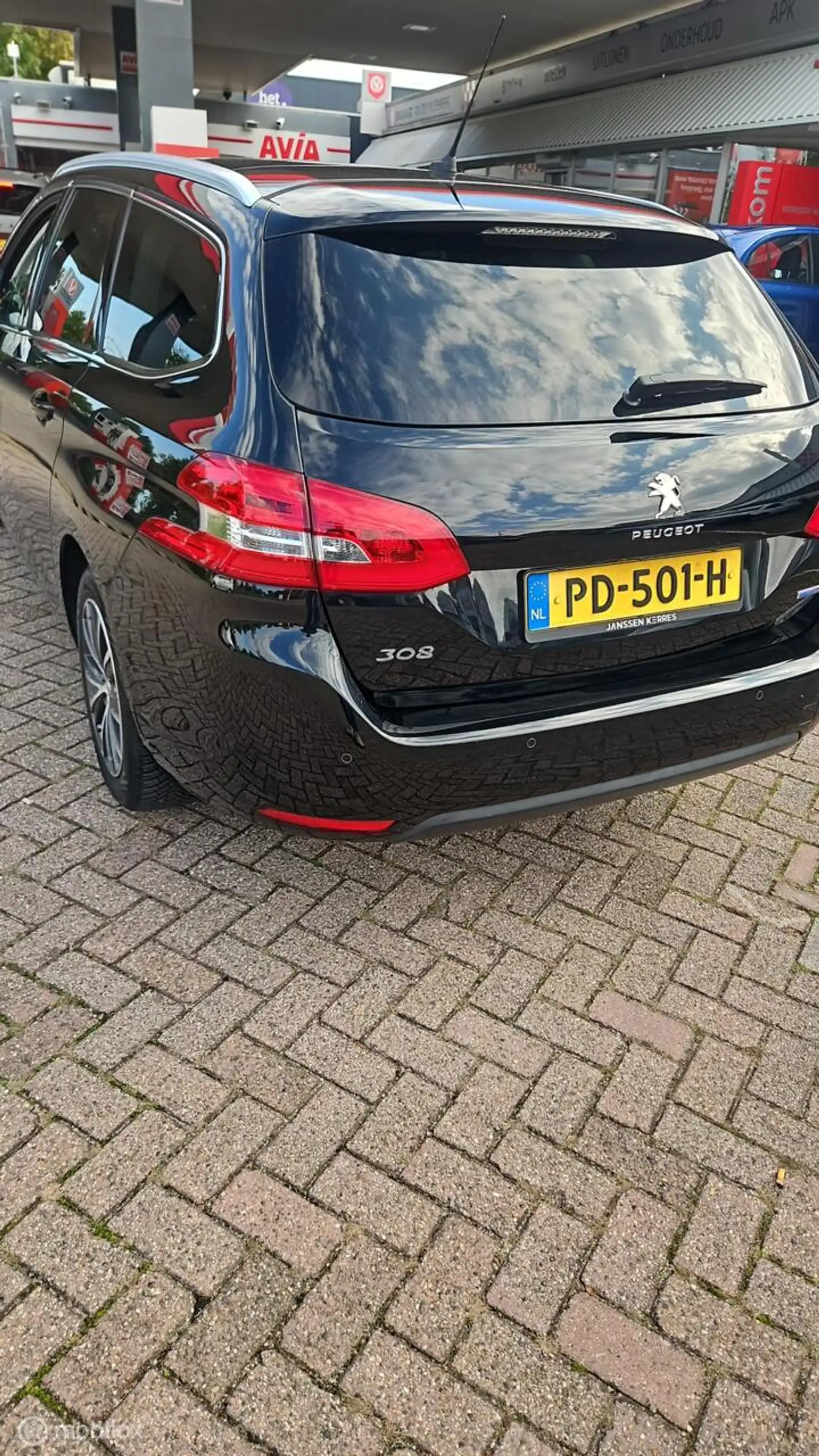 Peugeot 308 SW 1.2 PureTech Allure — photo 10