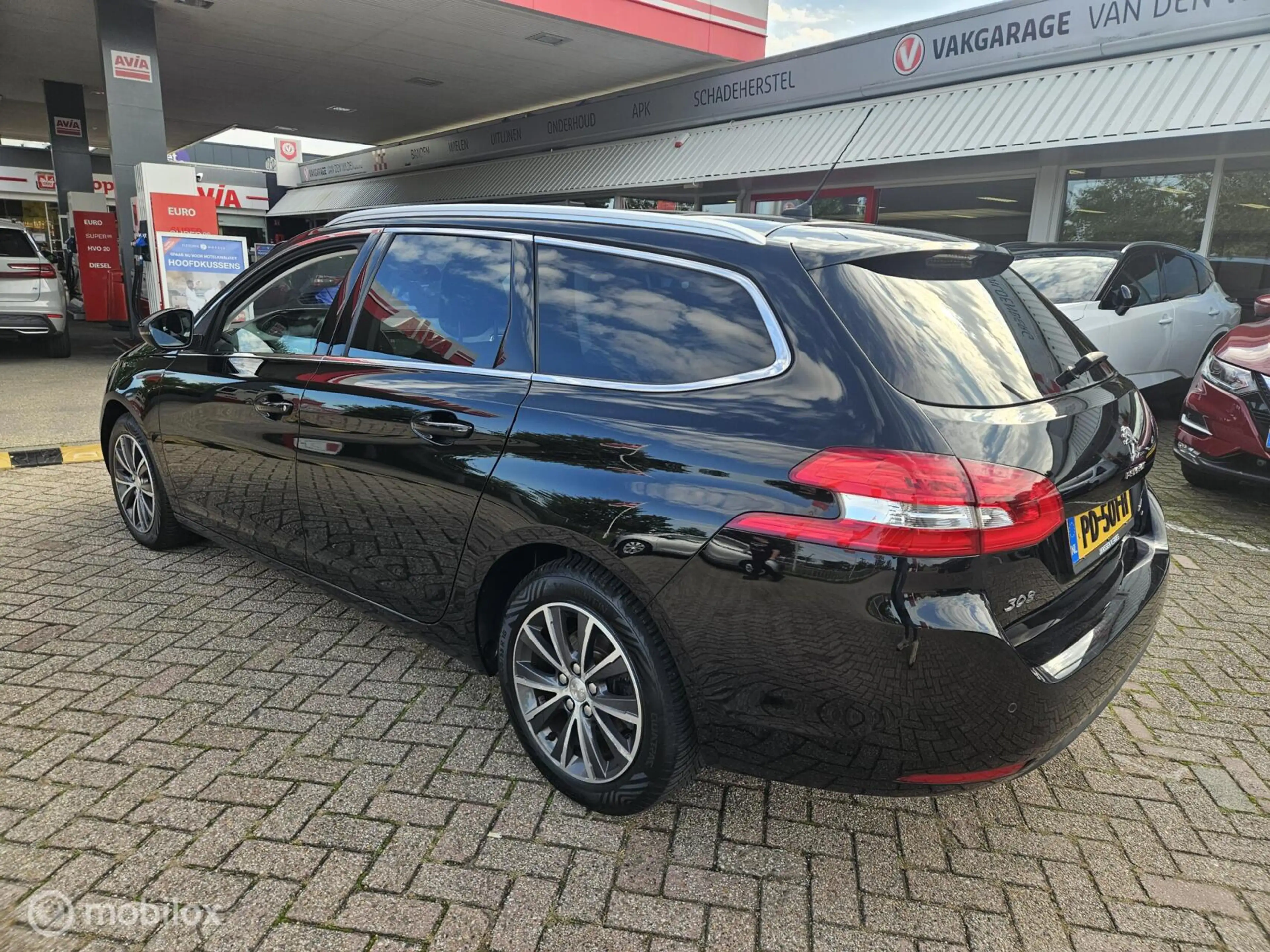 Peugeot 308 SW 1.2 PureTech Allure — photo 9