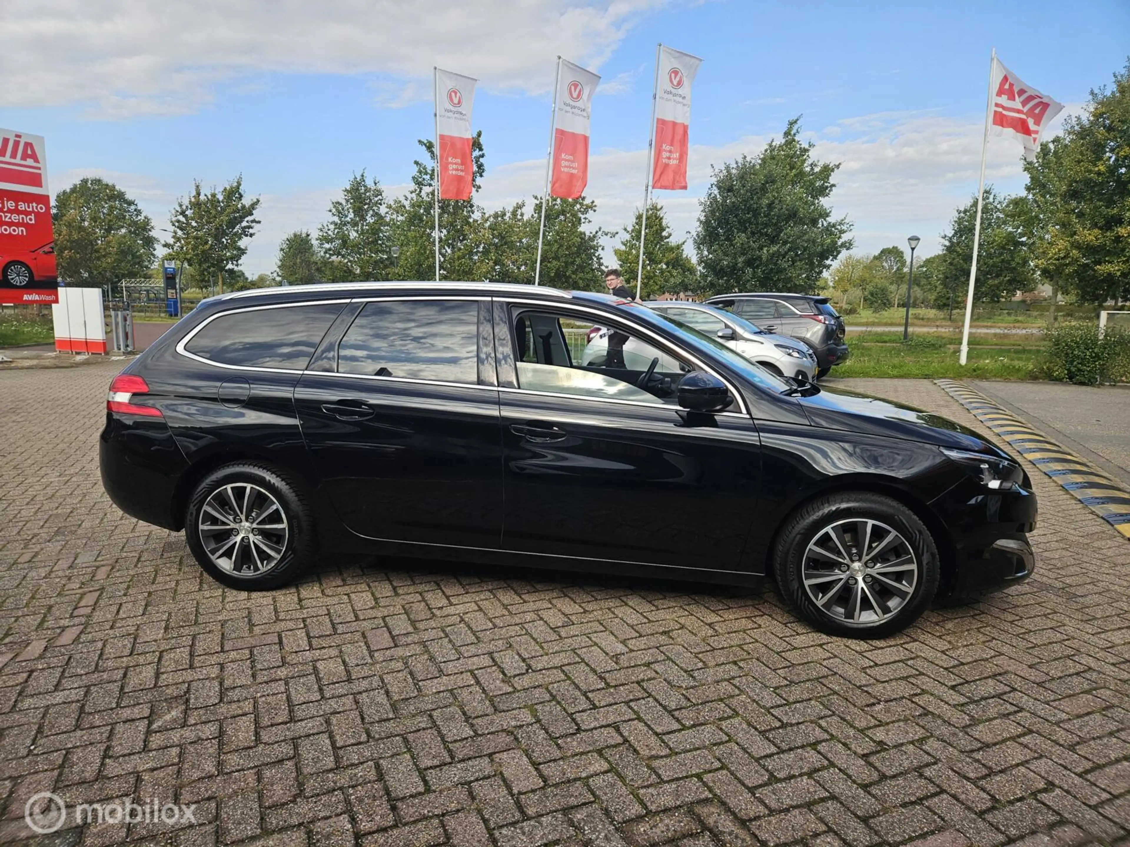 Peugeot 308 SW 1.2 PureTech Allure — photo 6