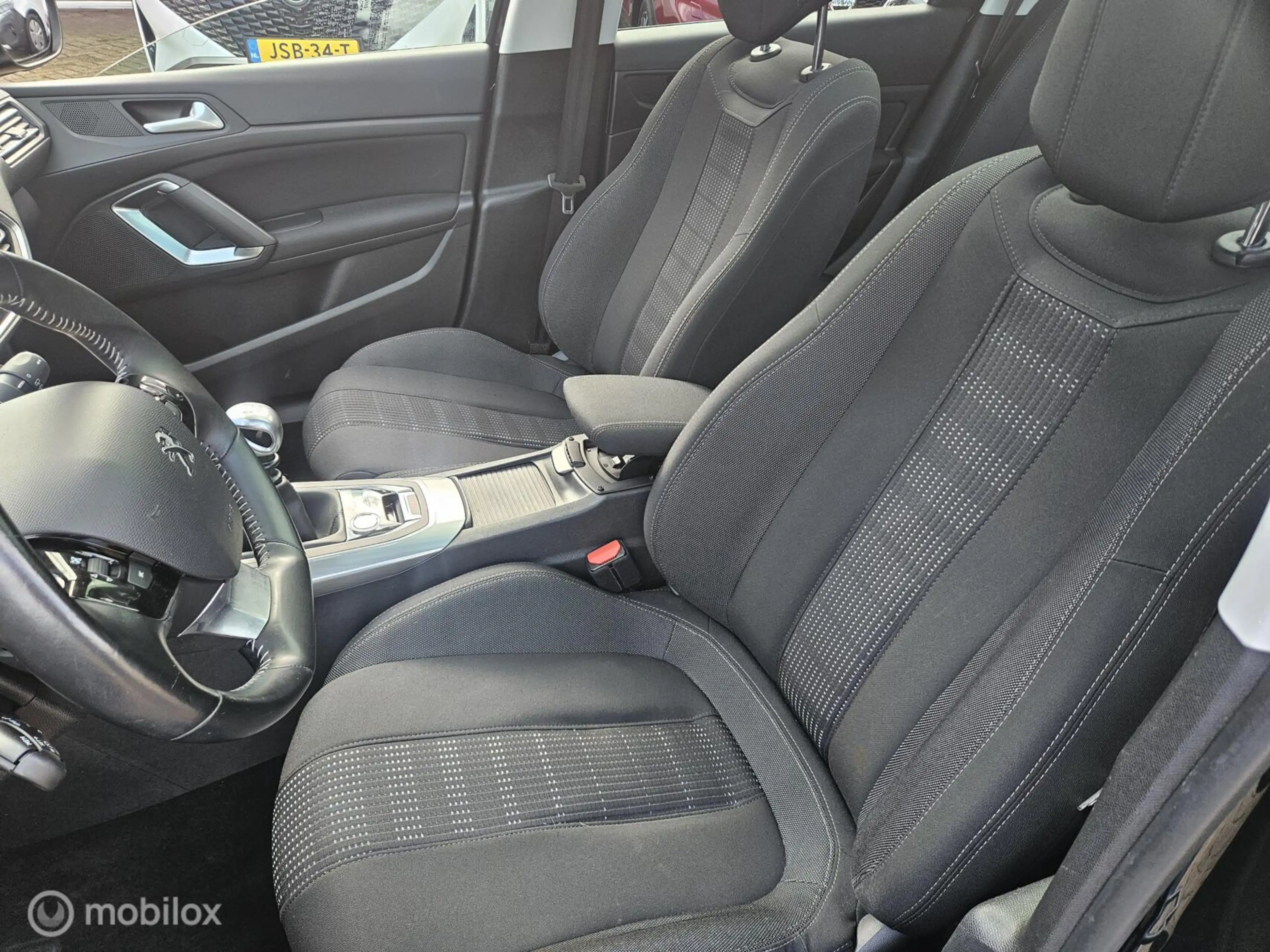 Peugeot 308 SW 1.2 PureTech Allure — photo 13