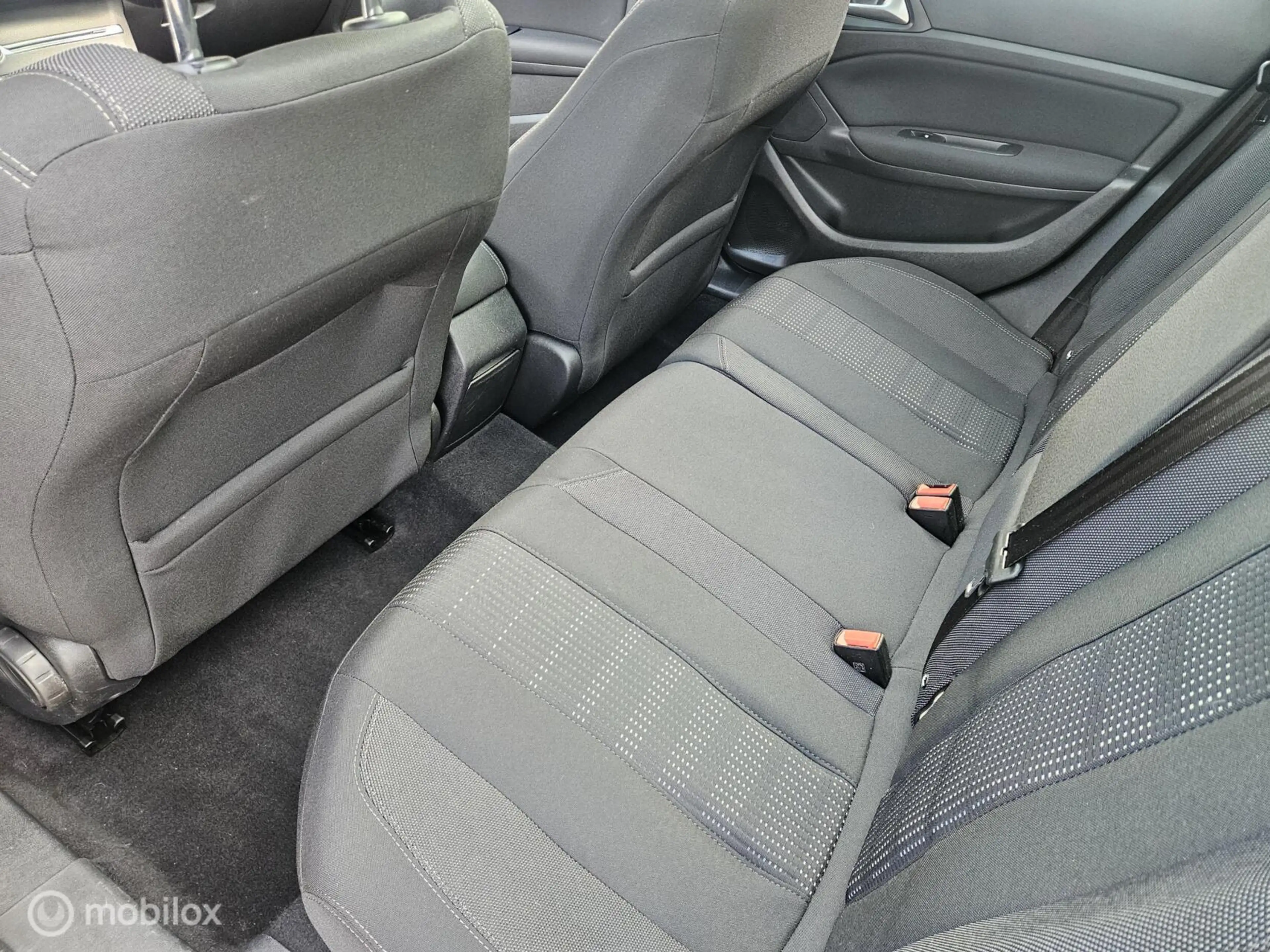 Peugeot 308 SW 1.2 PureTech Allure — photo 14