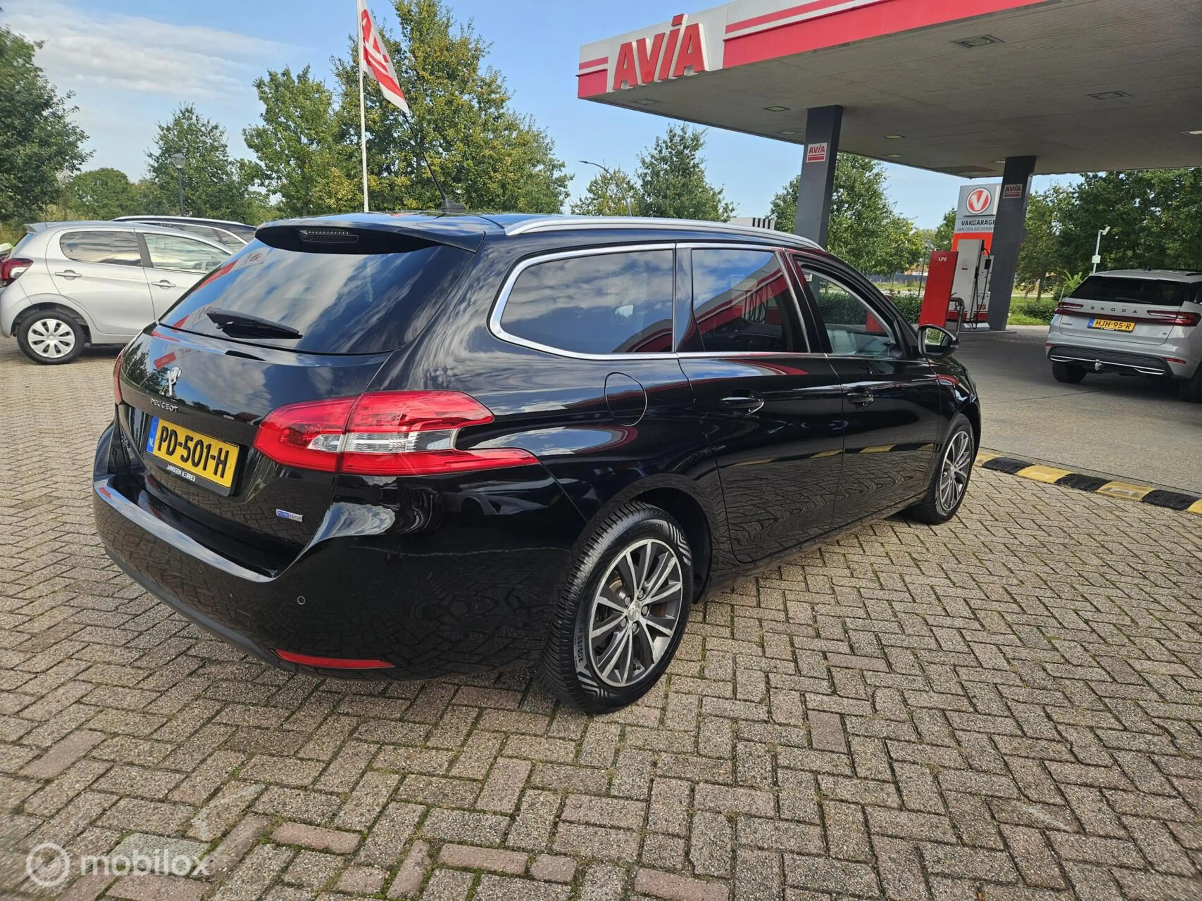 Peugeot 308 SW 1.2 PureTech Allure — photo 7