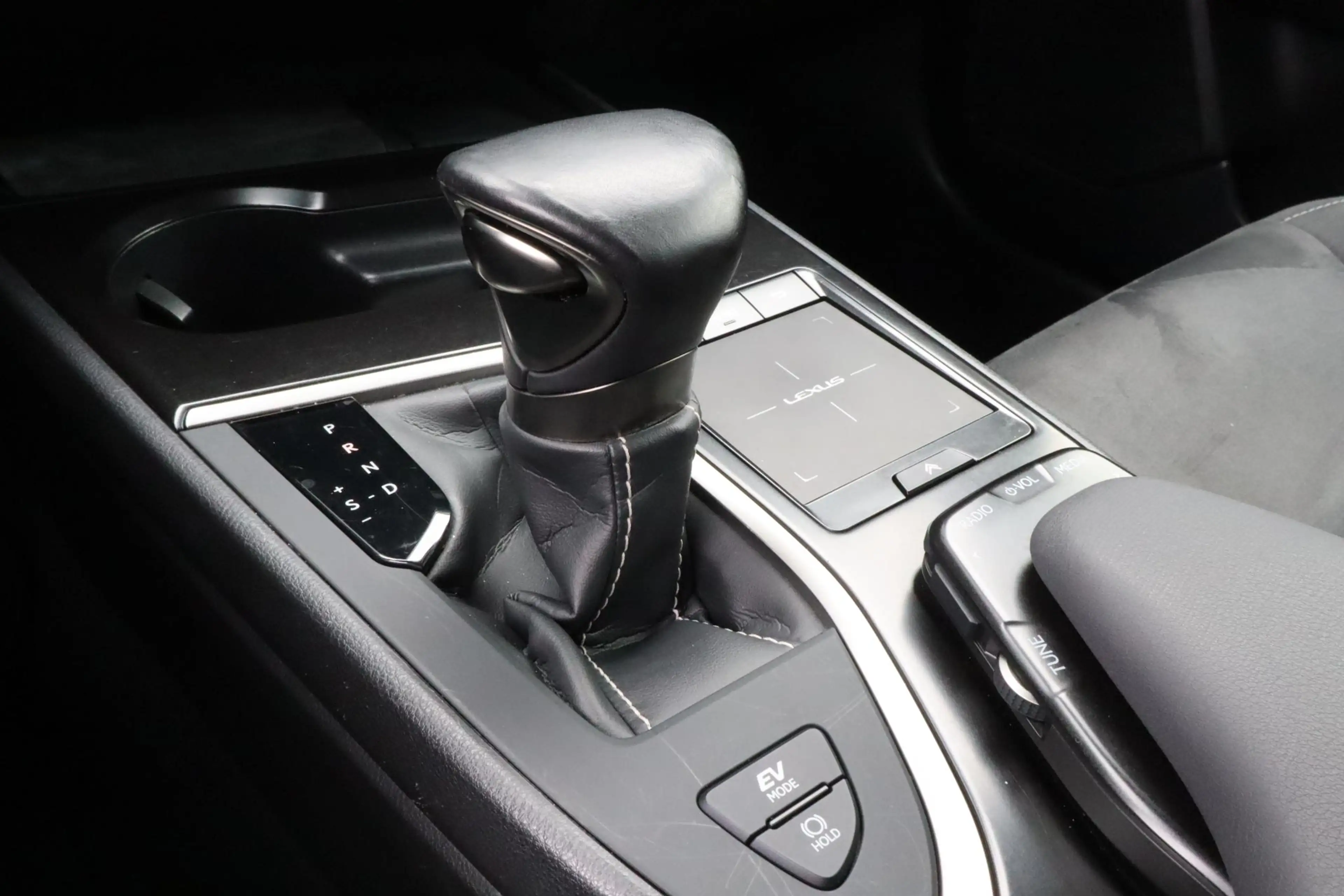 Lexus UX 250h F Sport First Edition | Achteruitrijcamera | 2 Eig — photo 13