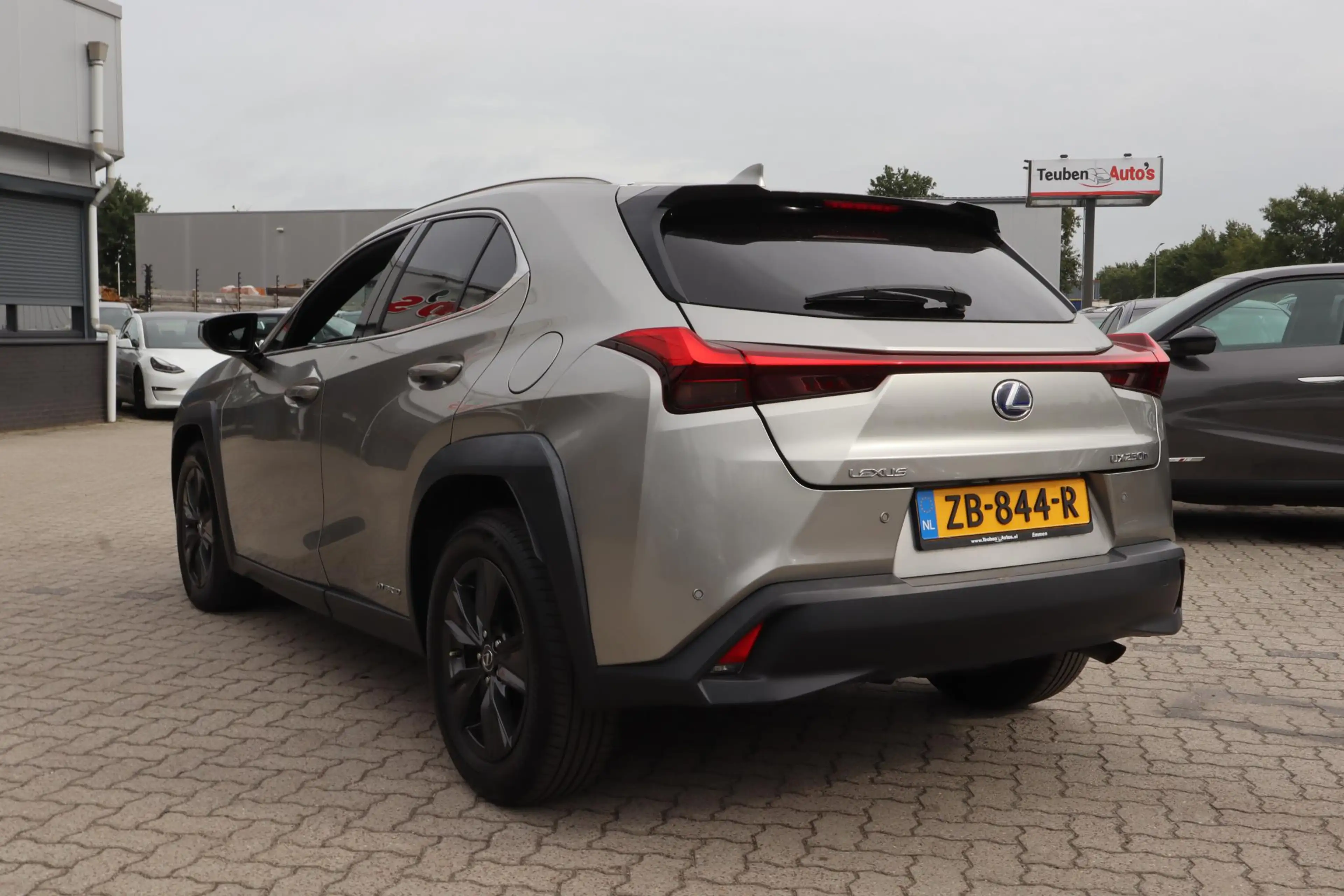 Lexus UX 250h F Sport First Edition | Achteruitrijcamera | 2 Eig — photo 22