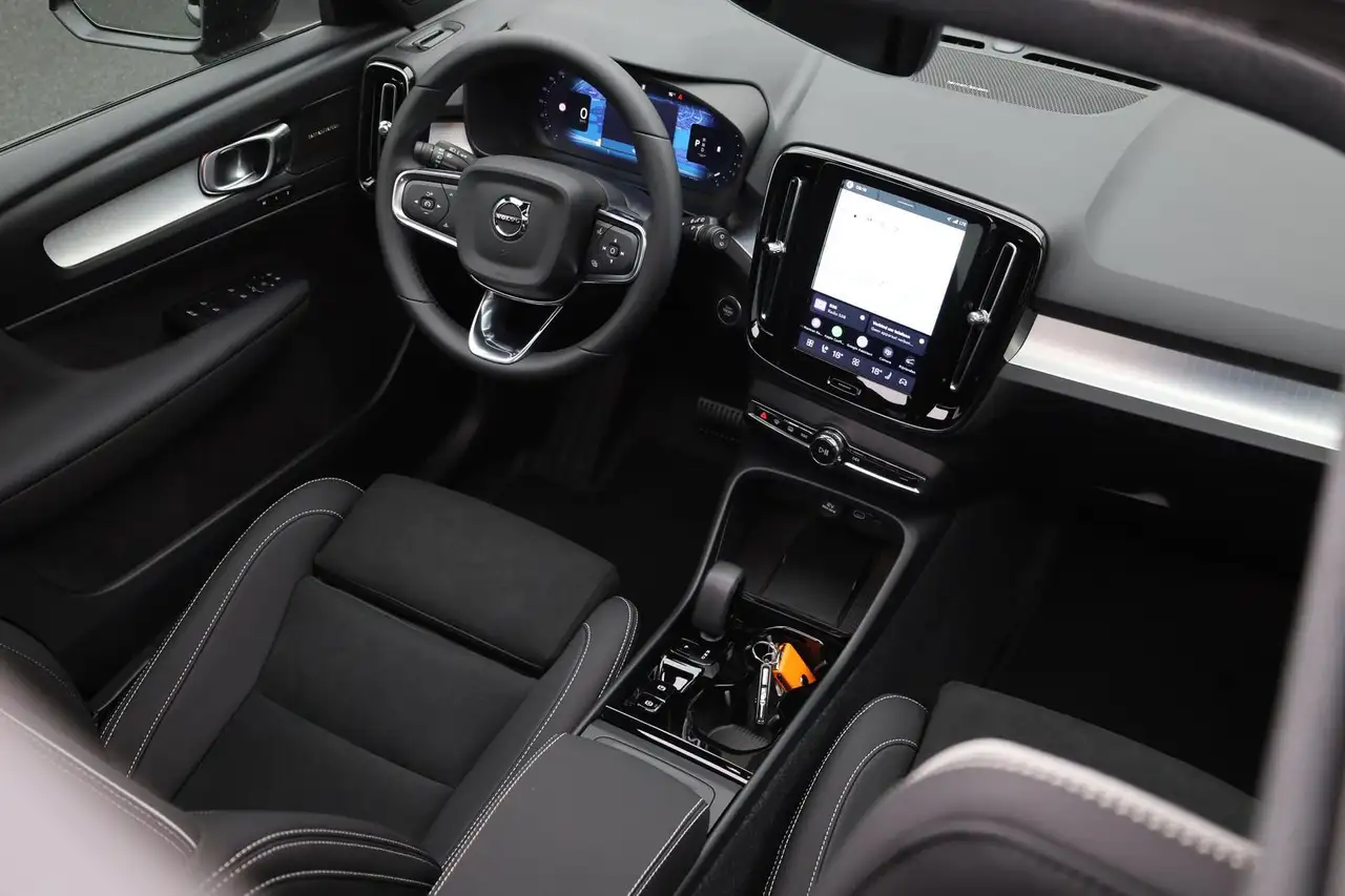 Volvo XC40 2026 — фото 14