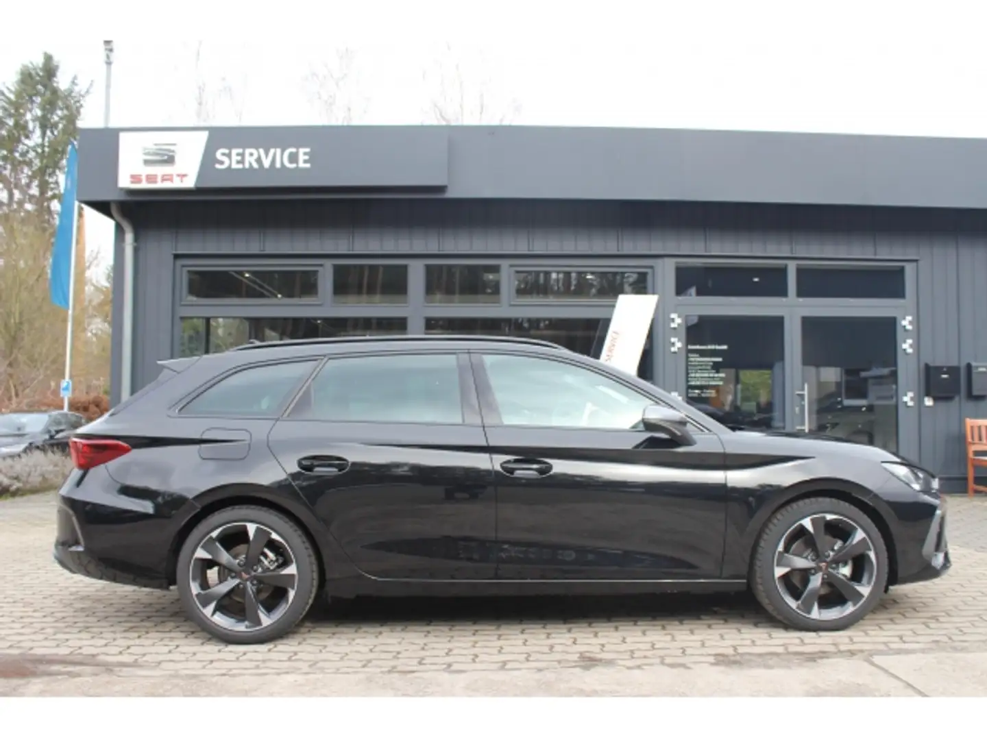 CUPRA Leon Leon Sportstourer 1.5 eTSI DSG Navi. elekHeck. Edg Noir - 1