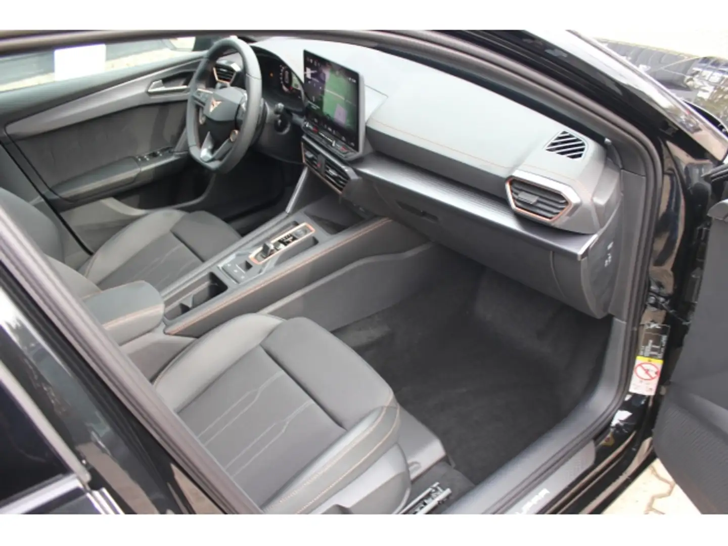 CUPRA Leon Leon Sportstourer 1.5 eTSI DSG Navi. elekHeck. Edg Noir - 2