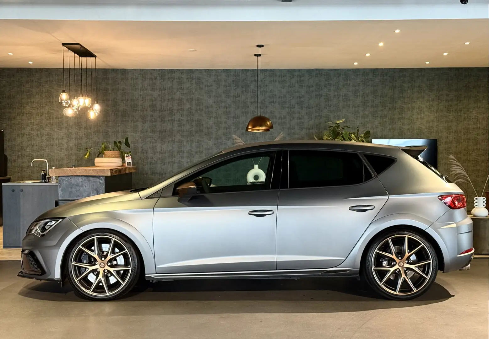 SEAT Leon ST 2.0 TSI CUPRA R 365PK Limited Edition 221 of 79 Gris - 2