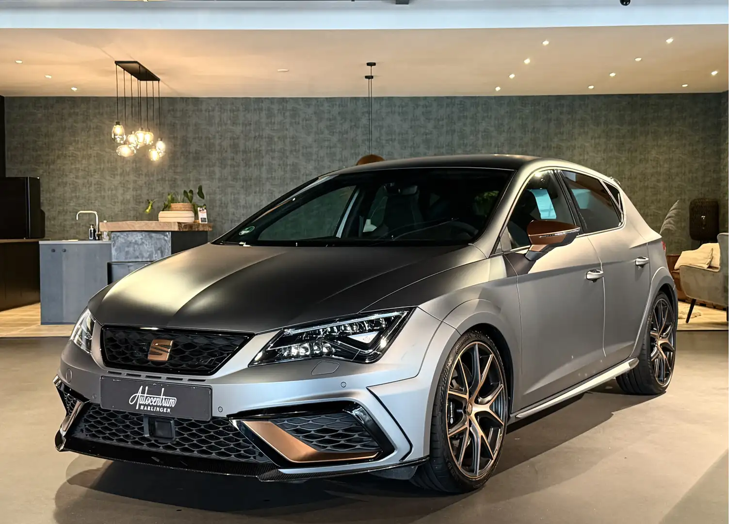 SEAT Leon ST 2.0 TSI CUPRA R 365PK Limited Edition 221 of 79 Gris - 1