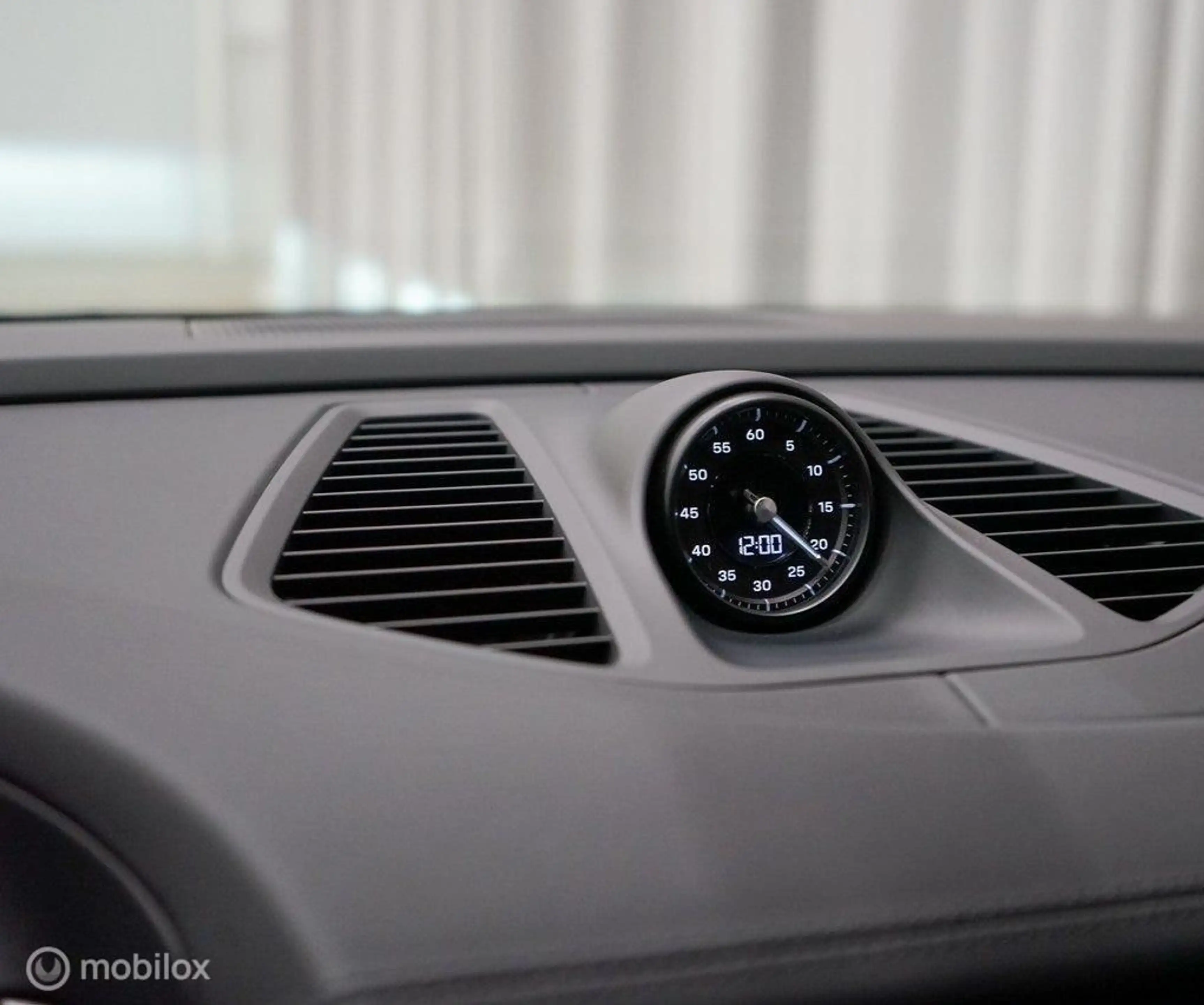 Porsche Macan 4 S 100 kWh, luchtv, 4WS, pano, trekhaak — photo 16