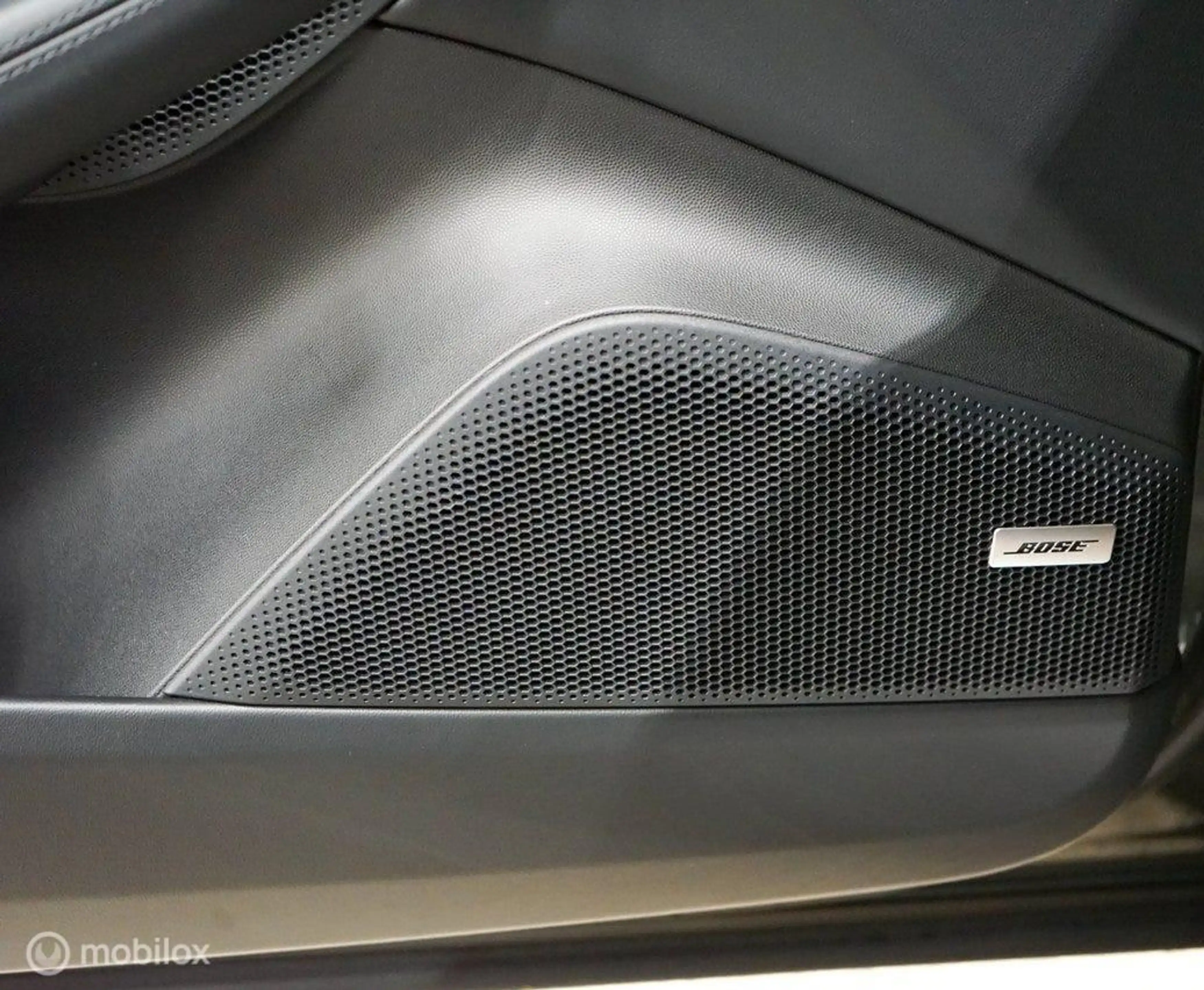 Porsche Macan 4 S 100 kWh, luchtv, 4WS, pano, trekhaak — photo 27