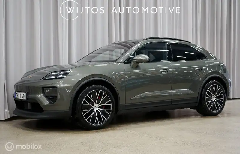 PORSCHE Macan