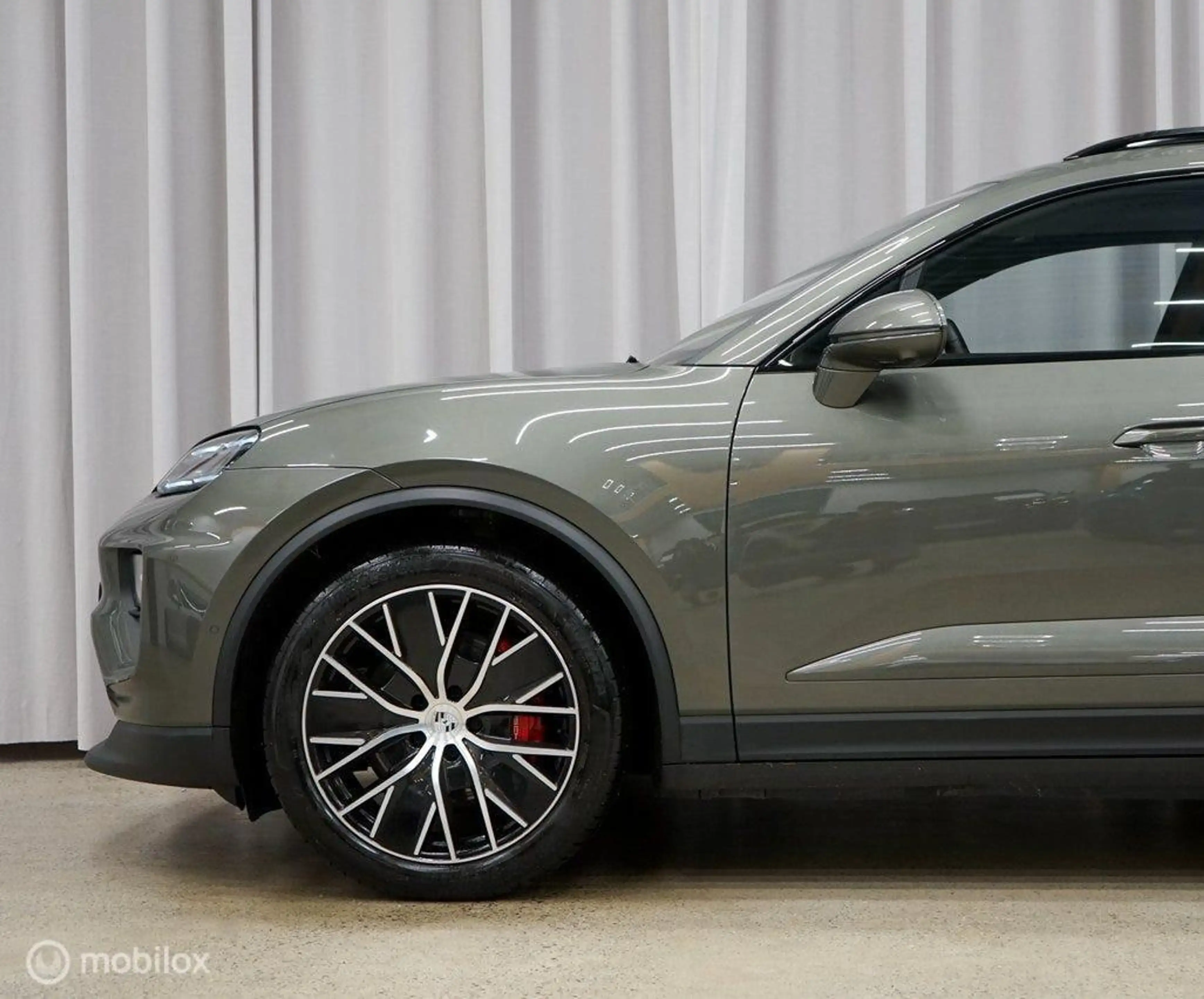 Porsche Macan 4 S 100 kWh, luchtv, 4WS, pano, trekhaak — photo 6