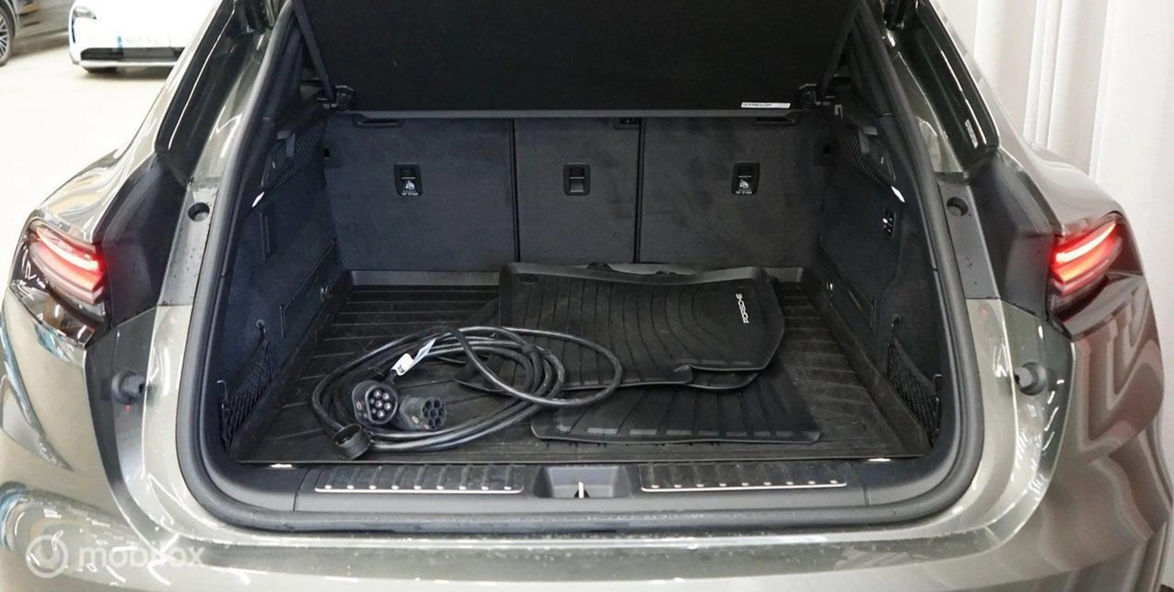 Porsche Macan 4 S 100 kWh, luchtv, 4WS, pano, trekhaak — photo 29