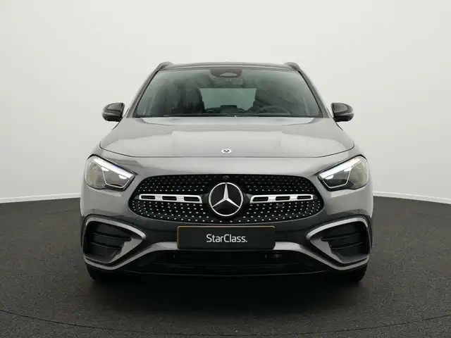 Mercedes-Benz Gla view 2