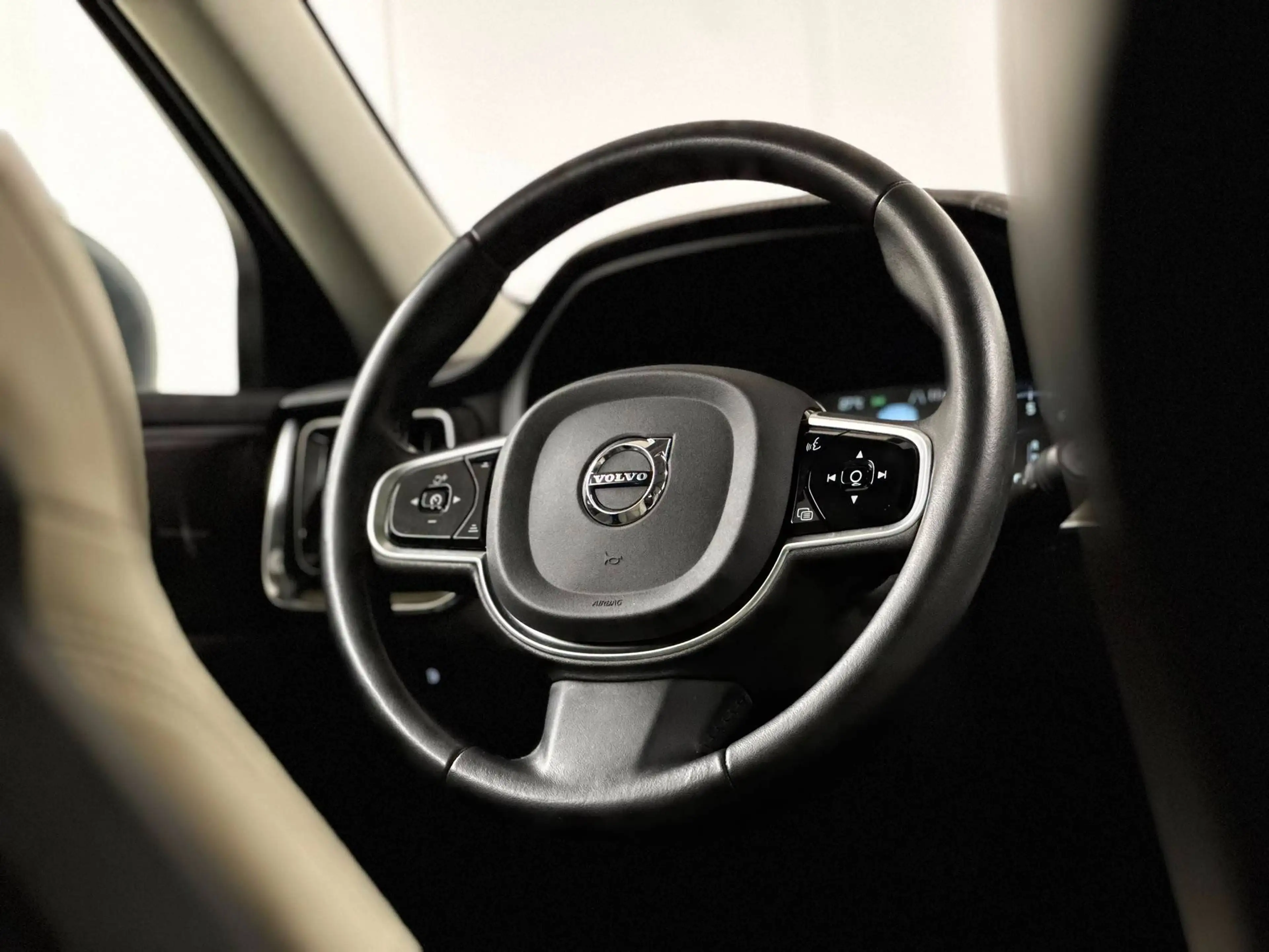 Volvo V60 2.0 T8 PHEV INSCRIPTION GEARTRONIC TO PANO HEAD UP CAMERA GPS FULL OPTIONS — photo 13