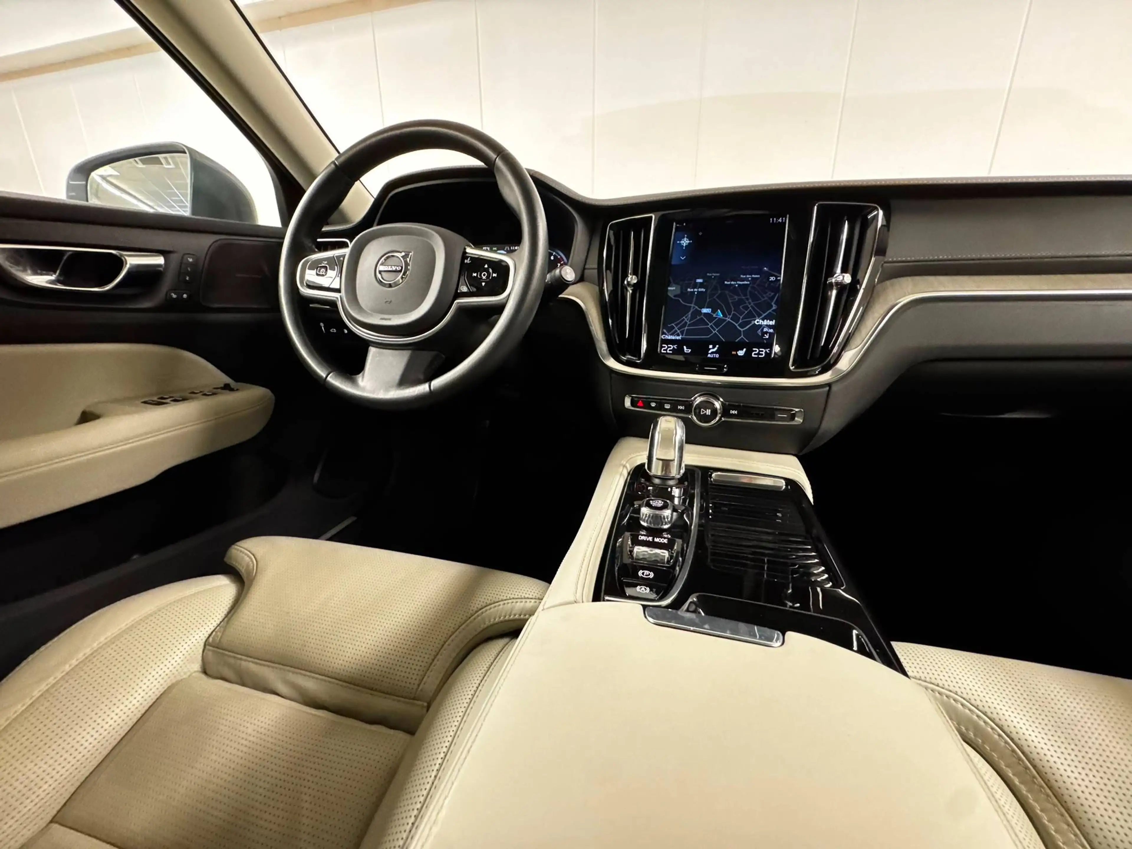 Volvo V60 2.0 T8 PHEV INSCRIPTION GEARTRONIC TO PANO HEAD UP CAMERA GPS FULL OPTIONS — photo 10