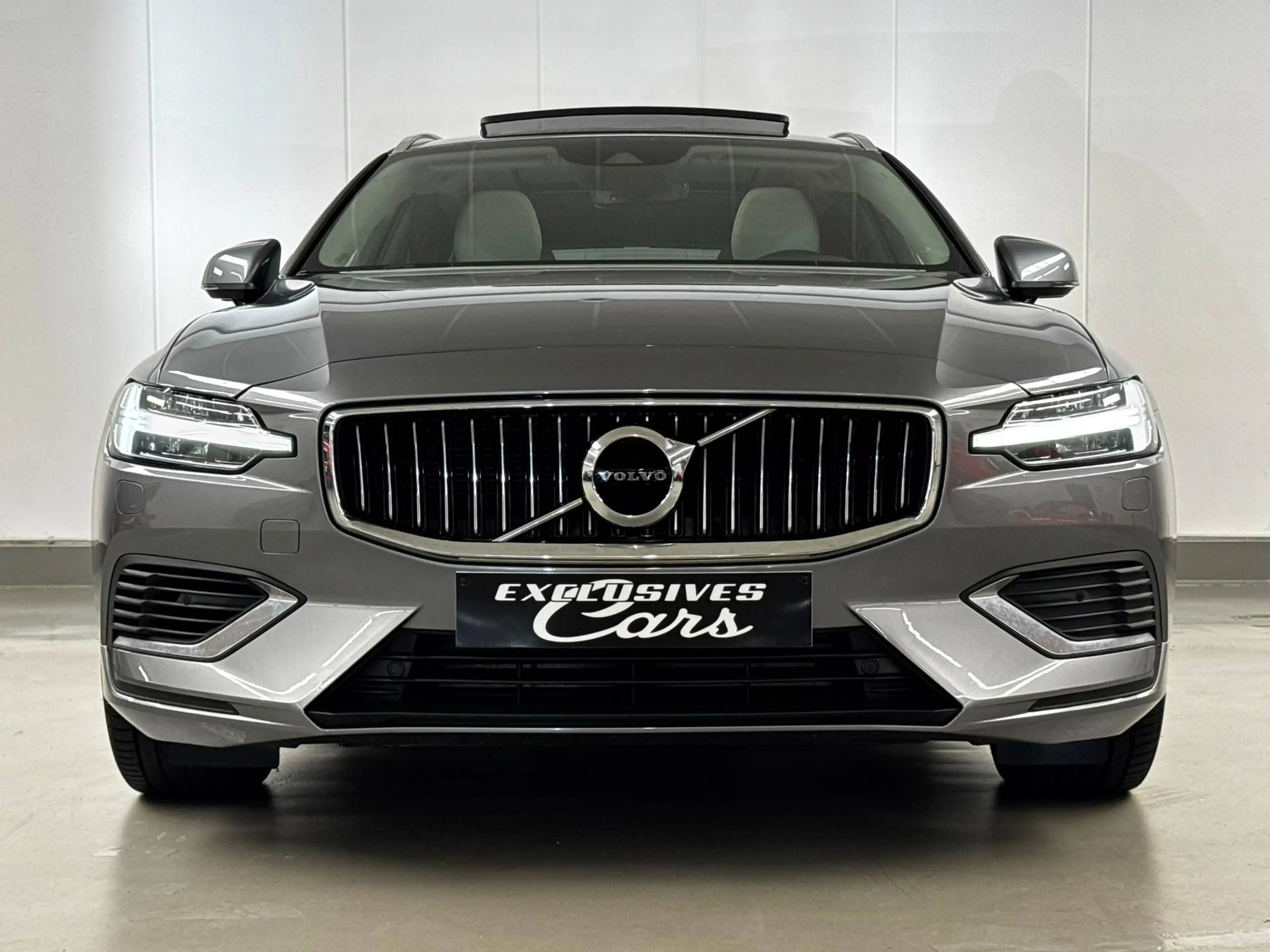 Volvo V60 2.0 T8 PHEV INSCRIPTION GEARTRONIC TO PANO HEAD UP CAMERA GPS FULL OPTIONS — photo 3