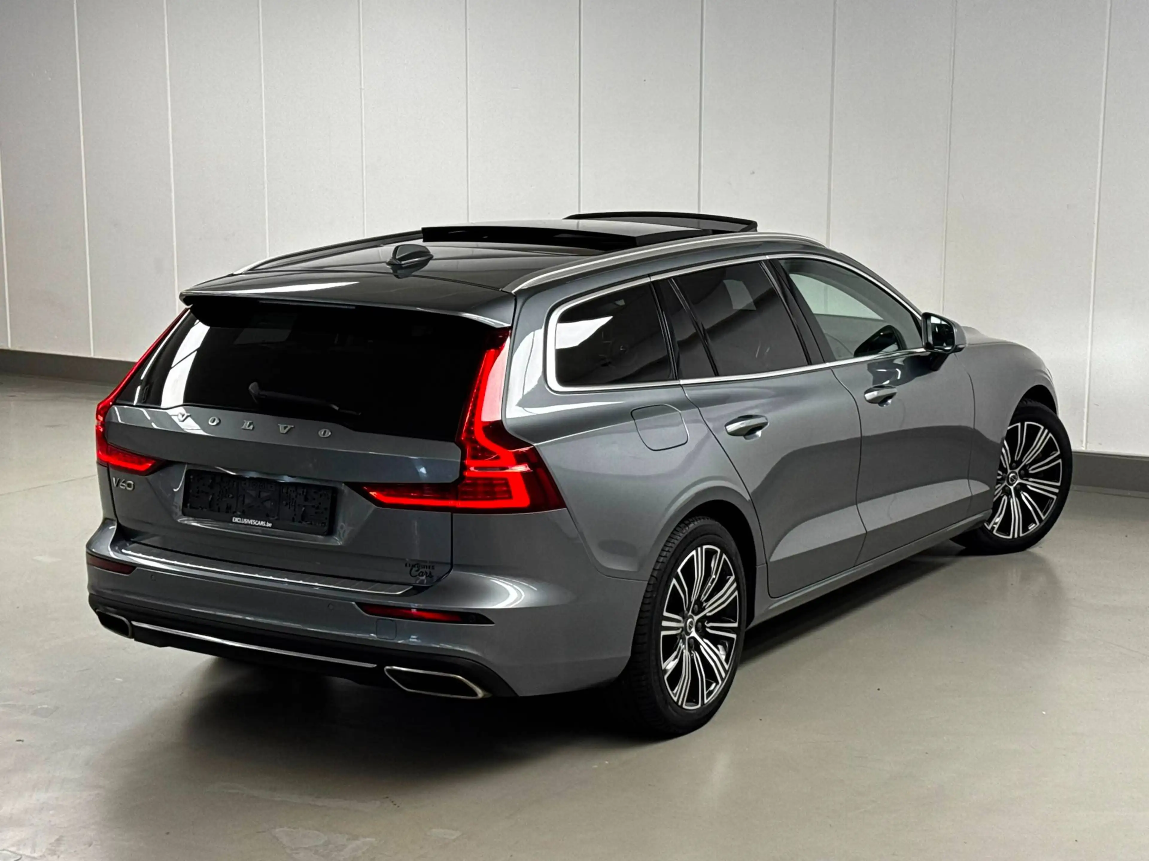 Volvo V60 2.0 T8 PHEV INSCRIPTION GEARTRONIC TO PANO HEAD UP CAMERA GPS FULL OPTIONS — photo 5