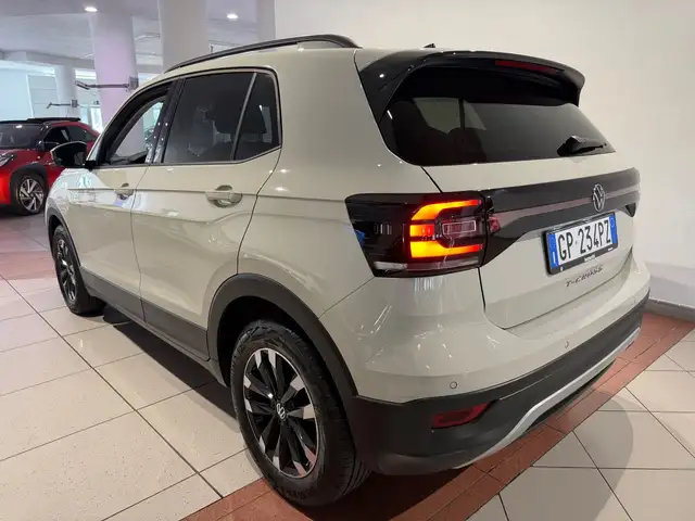 Volkswagen T-Cross view 3