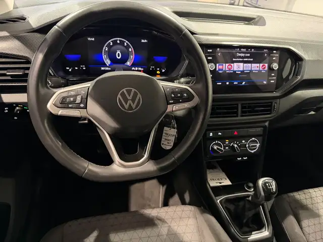 Volkswagen T-Cross view 11