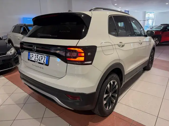 Volkswagen T-Cross view 5