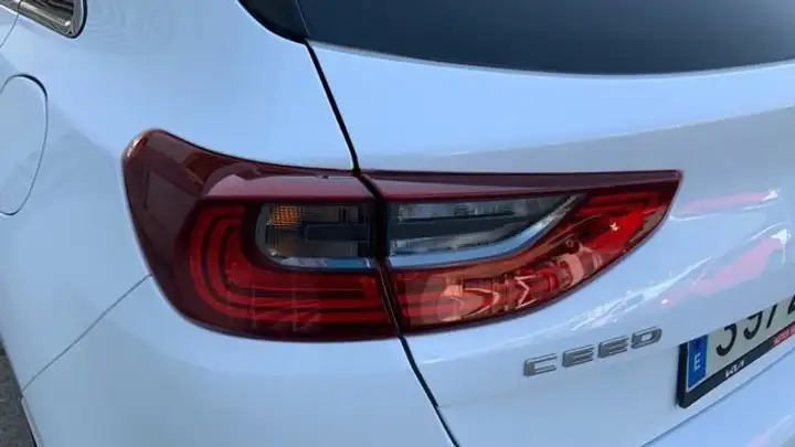 Kia cee'd 5p 1.0 T-GDi Concept 2021, foto 15