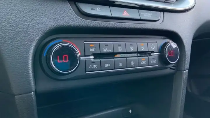 Kia cee'd 5p 1.0 T-GDi Concept 2021, foto 18