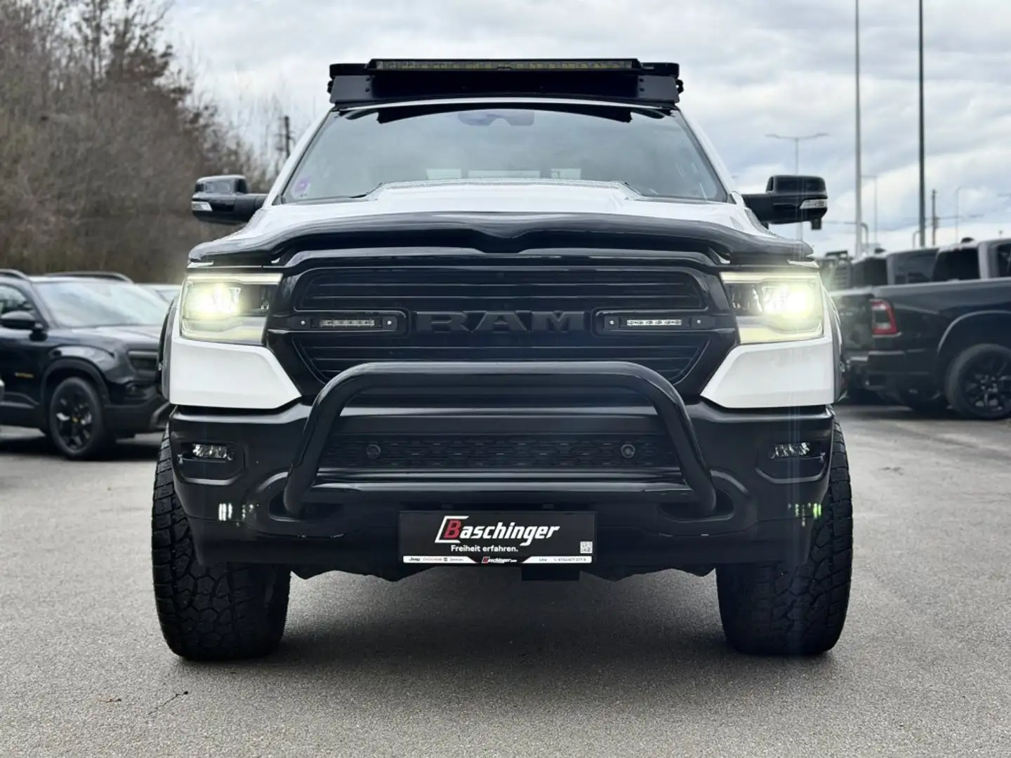Dodge RAM Quad Cab Laramie Night Luft/12 Weiß - 2