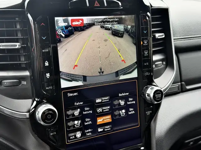 Dodge RAM Quad Cab Laramie Night Ansicht 24