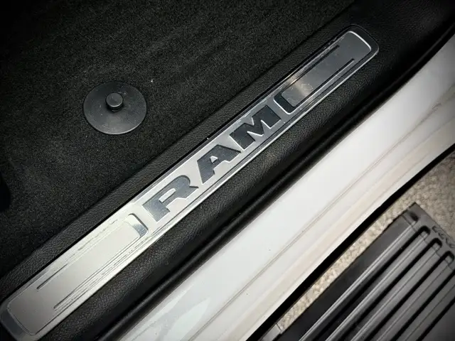 Dodge RAM Quad Cab Laramie Night Ansicht 14