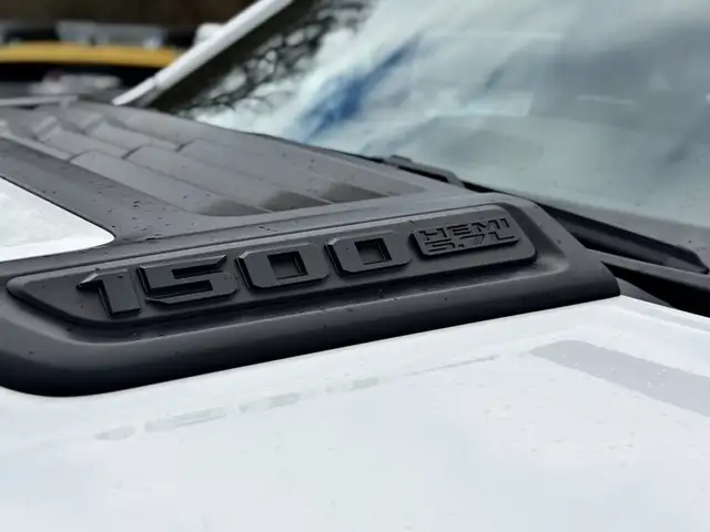 Dodge RAM Quad Cab Laramie Night Ansicht 3