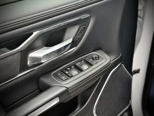 Dodge RAM Quad Cab Laramie Night Ansicht 17