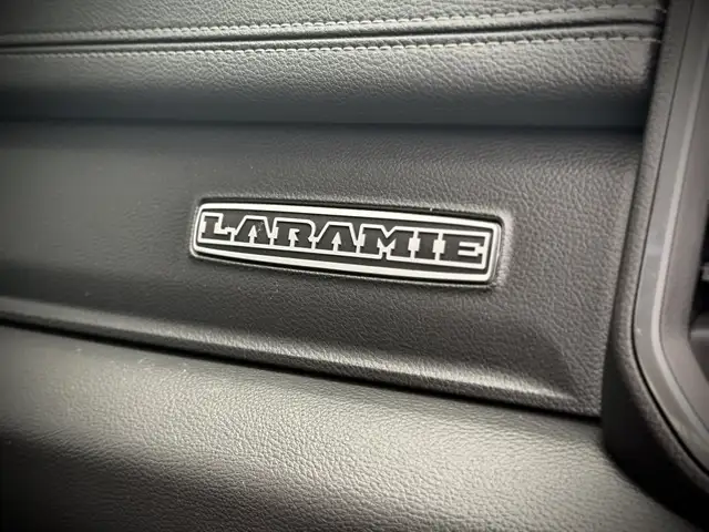 Dodge RAM Quad Cab Laramie Night Ansicht 15