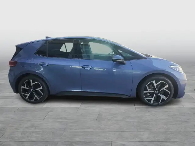 Volkswagen ID.3 view 6