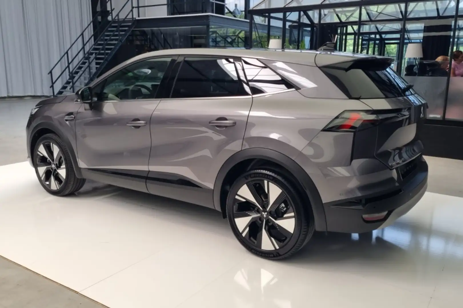 Mitsubishi Grandis HEV 180 Kaiteki - 2