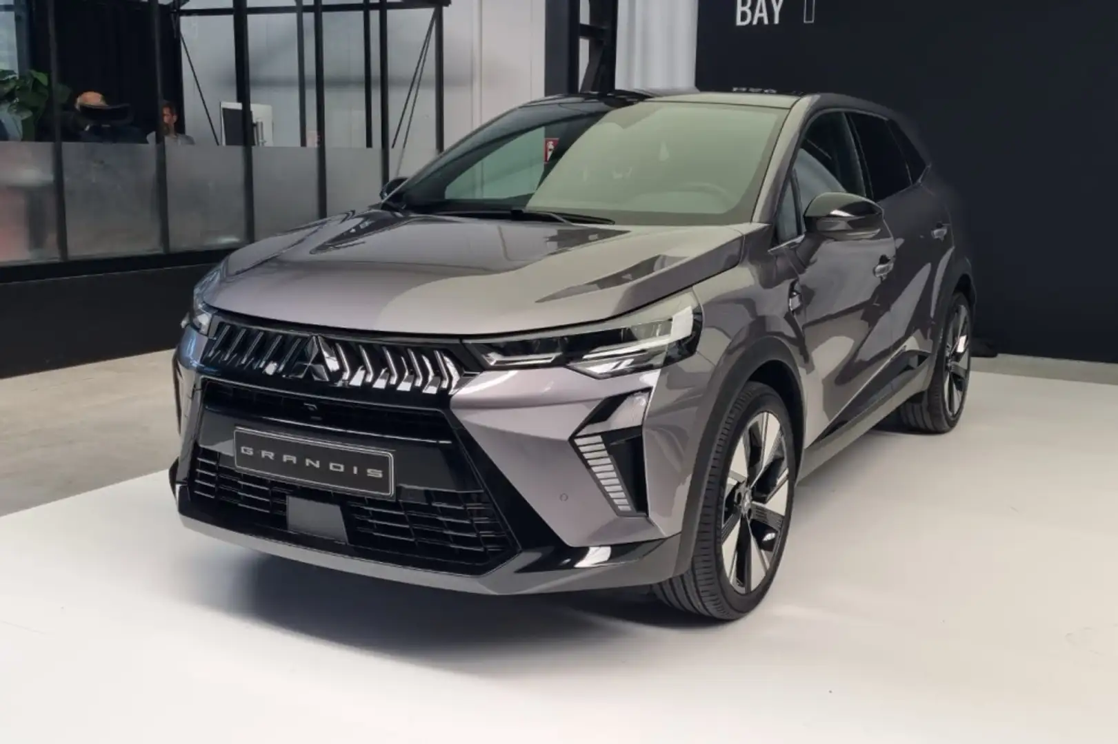 Mitsubishi Grandis HEV 180 Kaiteki - 1