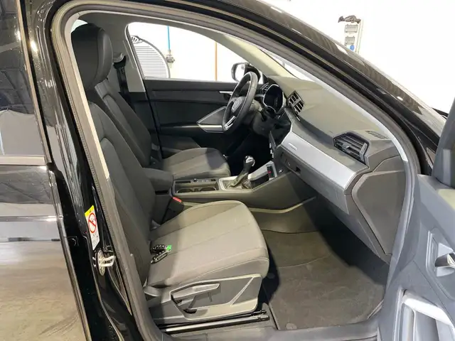 Audi Q3 view 7