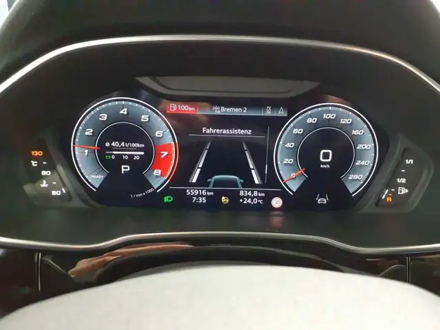 Audi Q3 view 13