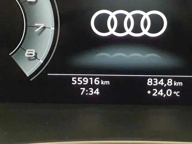 Audi Q3 view 14