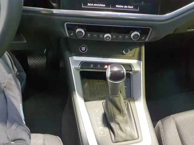 Audi Q3 view 10