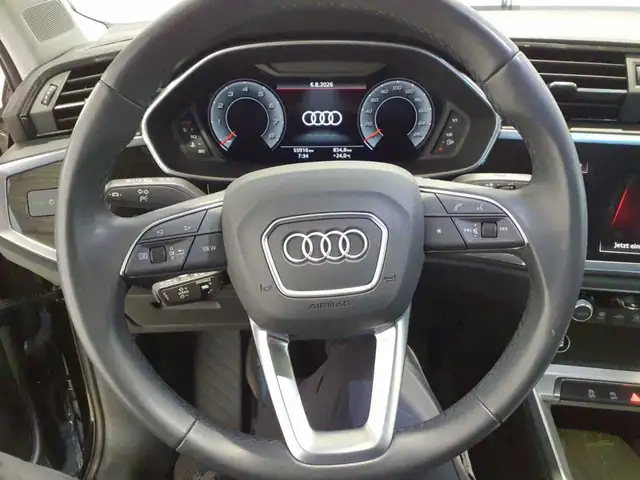 Audi Q3 view 9