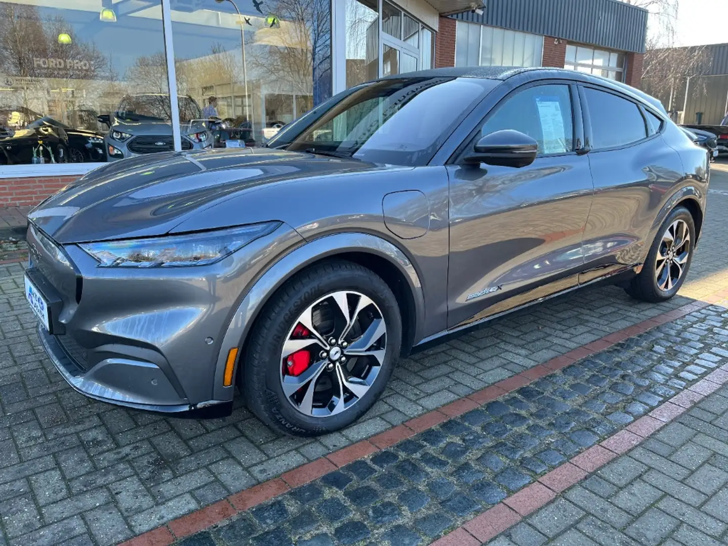 Ford Mustang Mach-E First Edition AWD 0,99% AKTION Panorama Navi Leder Grau - 2