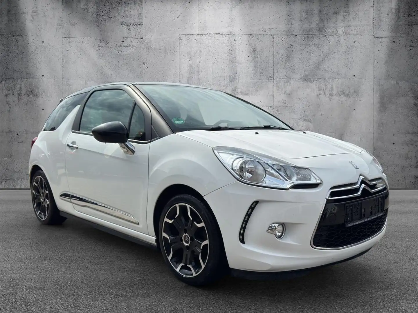 Citroen DS3 1.6 e-HDi 114PS * sparsam und flott Schwarz - 2
