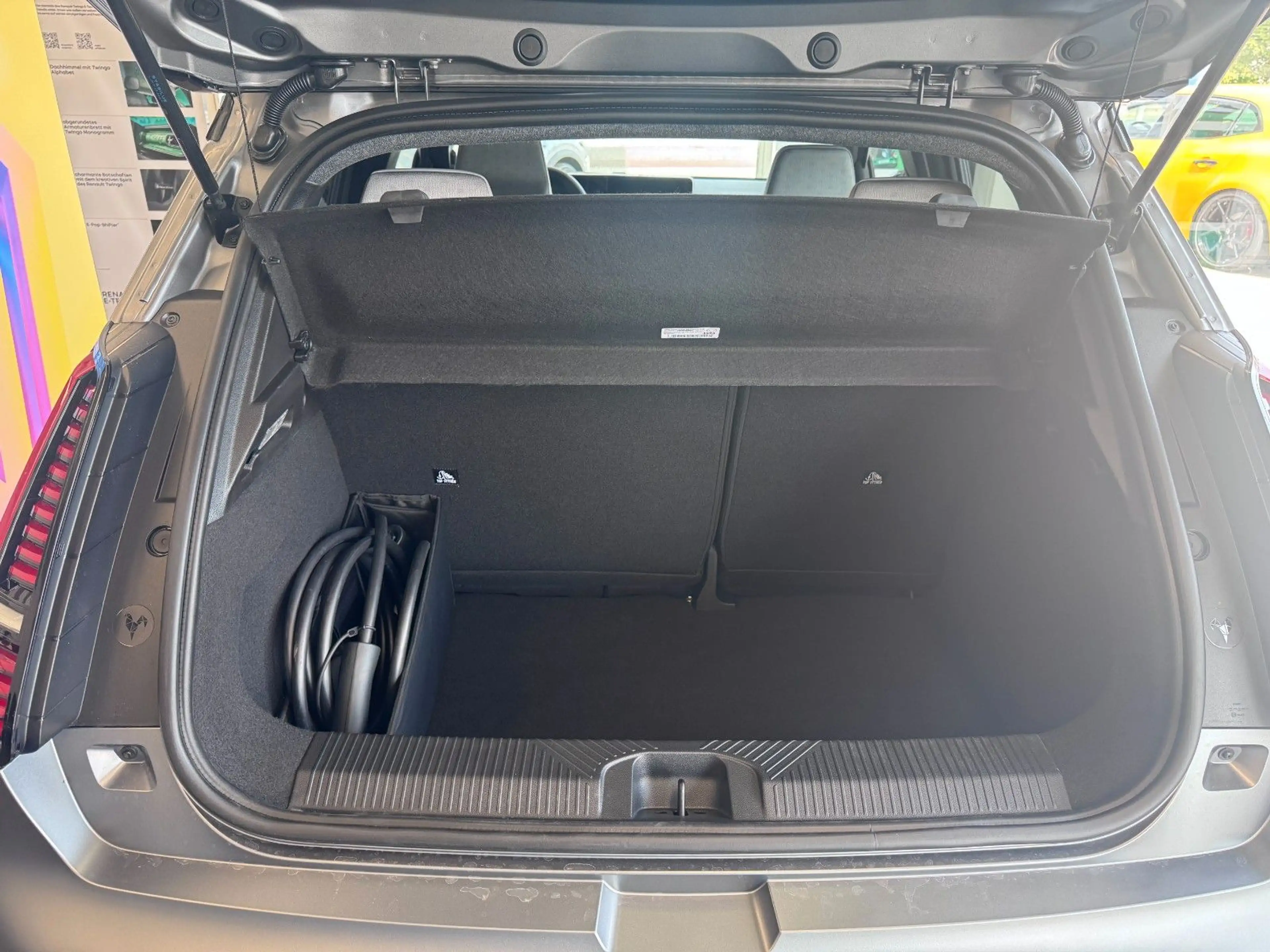 Renault R 5 5 E-Tech Roland Garros 150 Comfort Range — photo 15