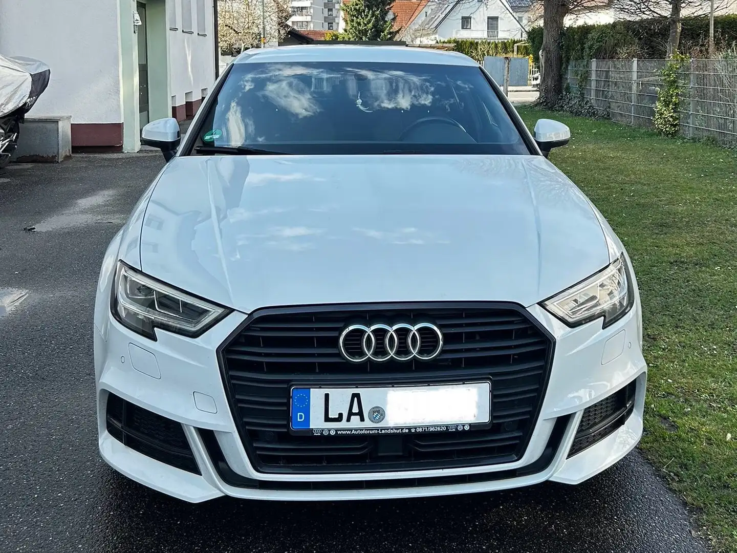 Audi A3 A3 1.4 TFSI cylinder on demand ultra Limousine Str Weiß - 1