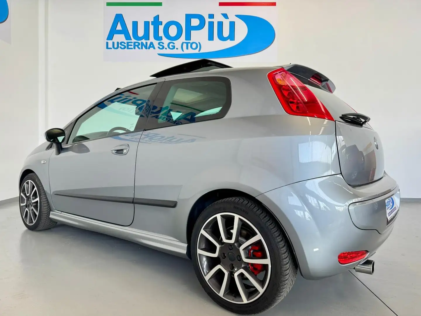 Fiat Grande Punto Grande Punto III 2005 3p 1.9 mjt Sport 130cv 6m Plateado - 2