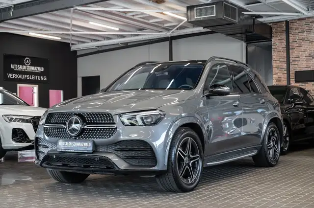 Mercedes-Benz GLE view 2