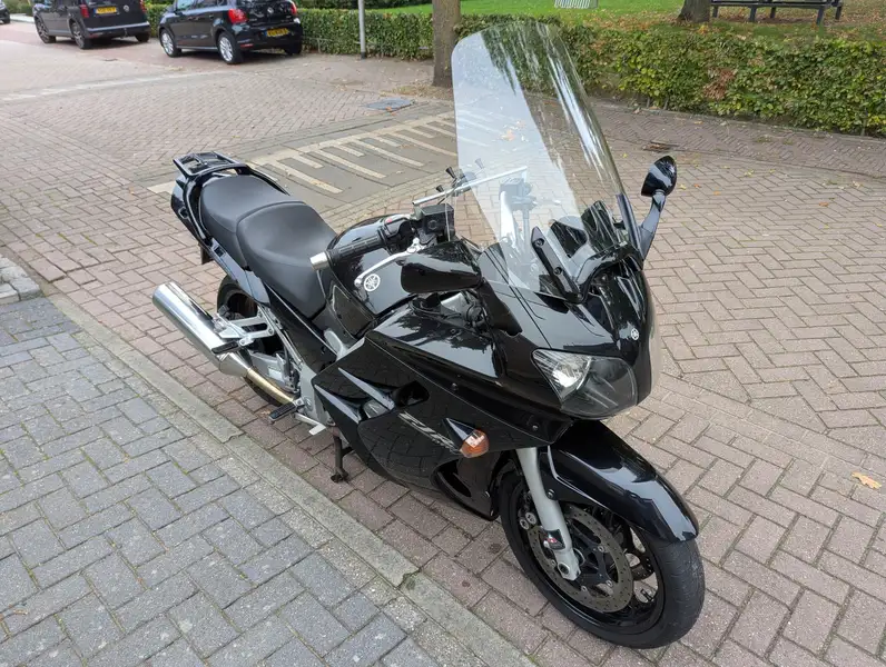 Yamaha FJR 1300 - foto 2